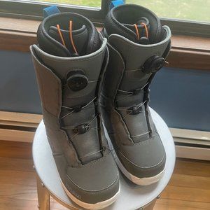 Youth Thirty Two Snowboard Boots Size 7